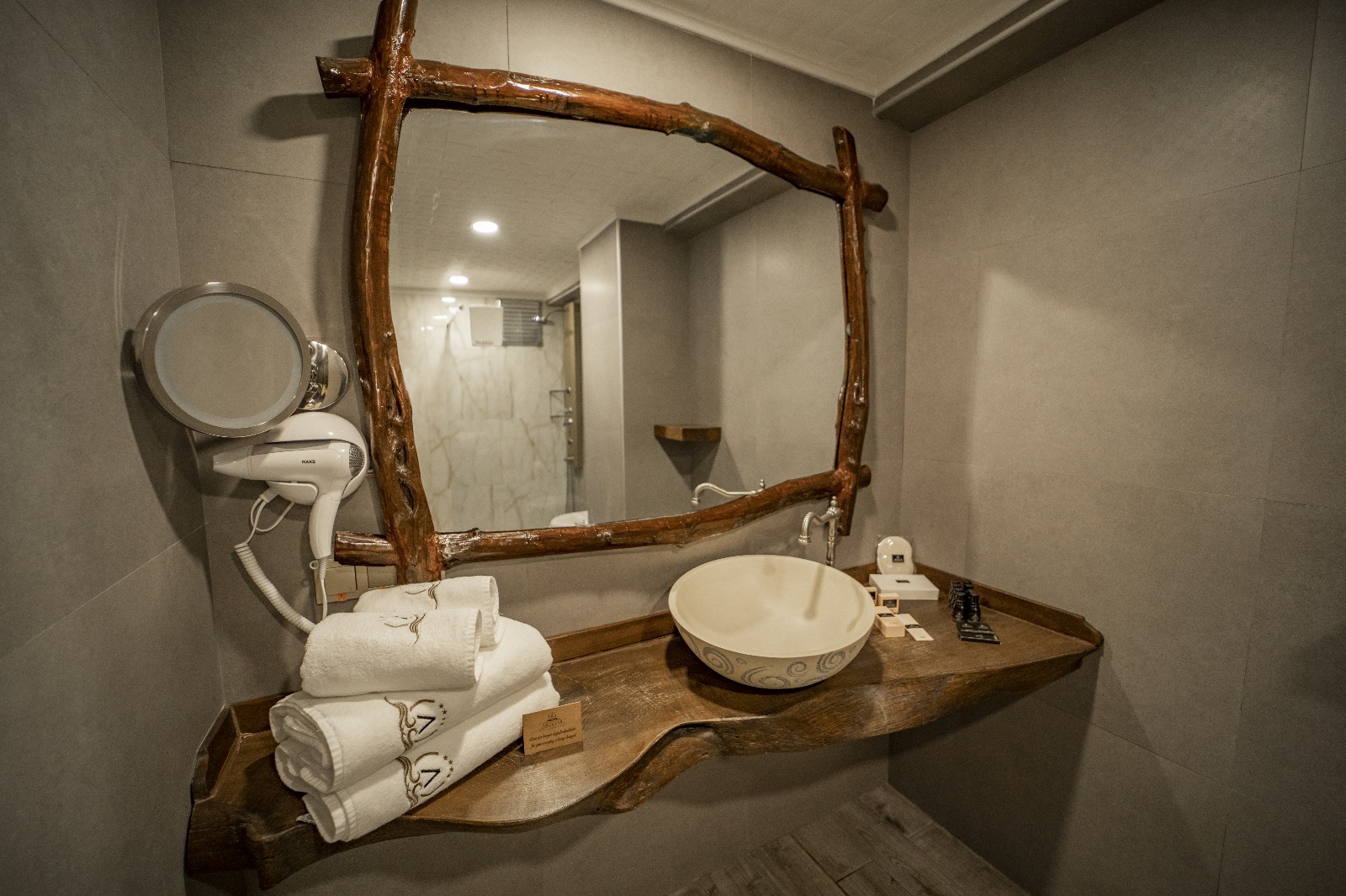 Suite Room 8